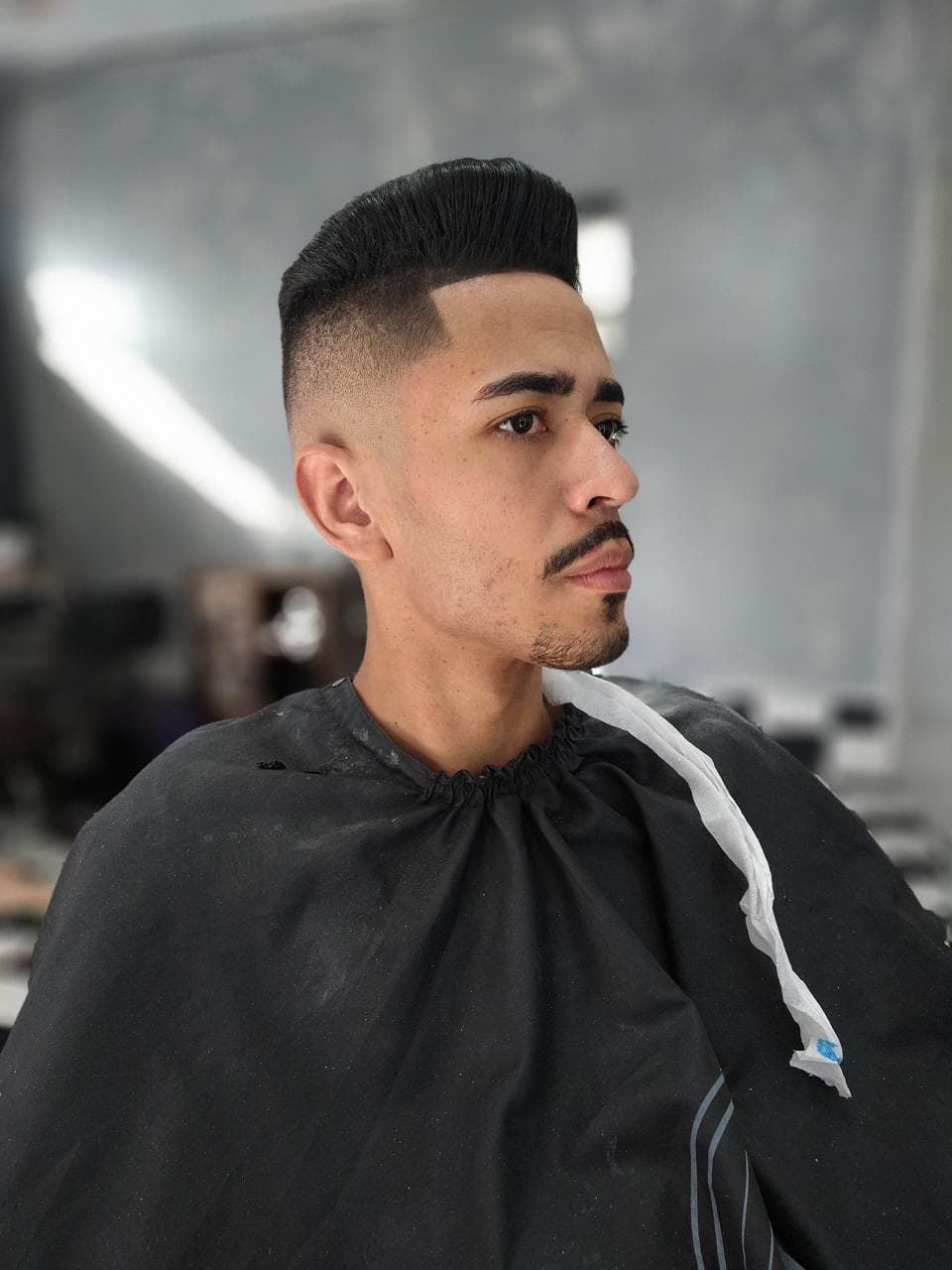 Corte masculino elegante pensado para reforçar presença e estilo pessoal.